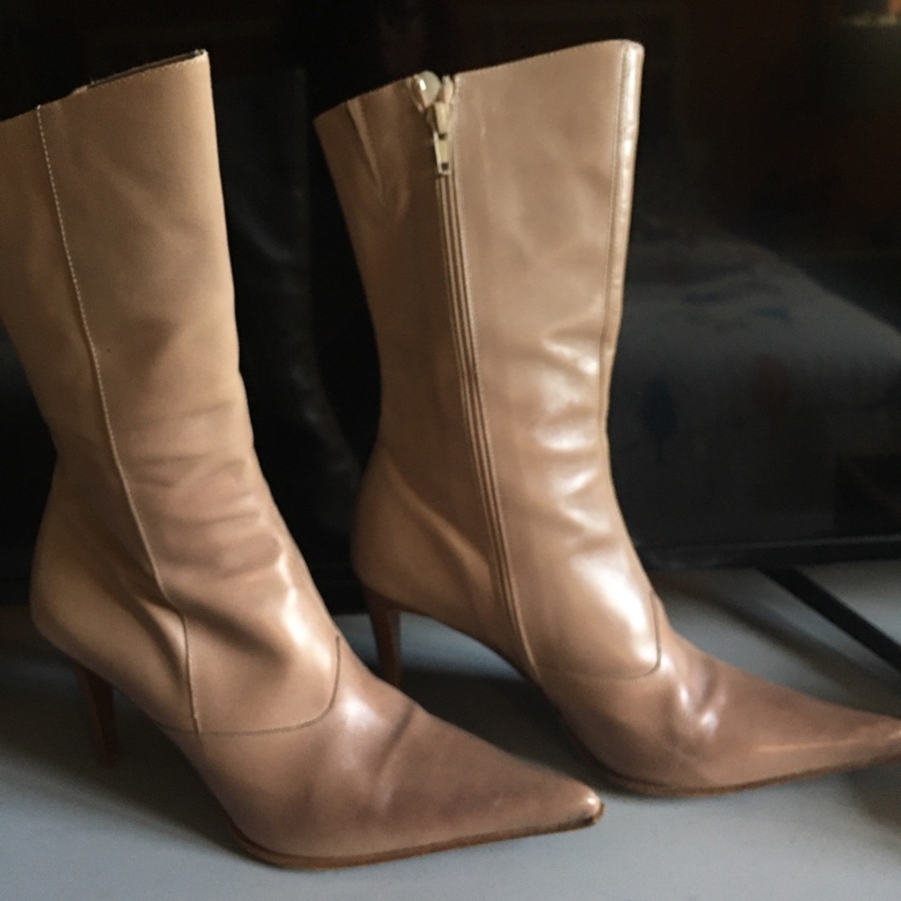 Stunning leather boots made in Italy for Kenneth Cole. Size 7 cream mauve